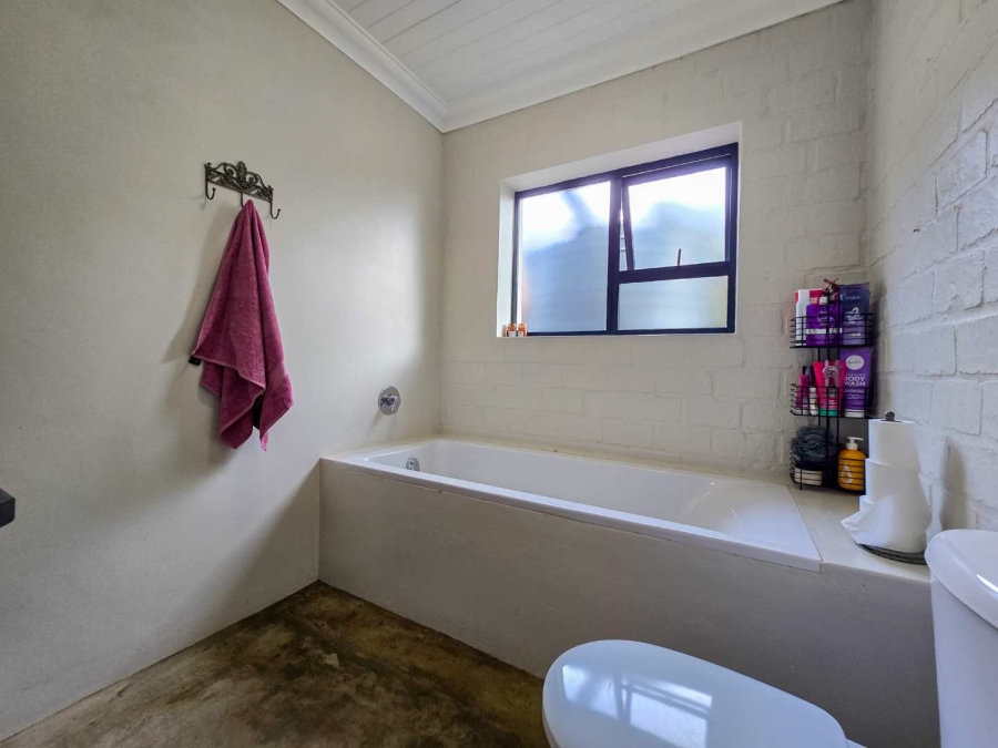 2 Bedroom Property for Sale in Stilbaai Wes Western Cape